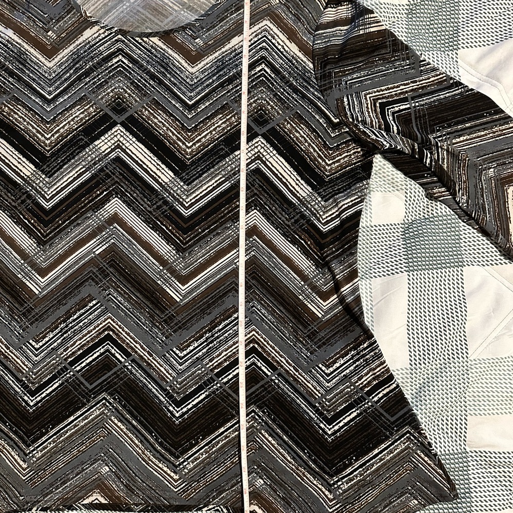 Chevron Patterned Tunic Top - Picture 4 of 6